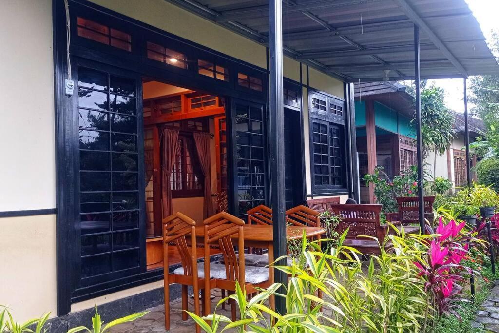 Designer Villa Tokyo Cianjur Buitenkant foto