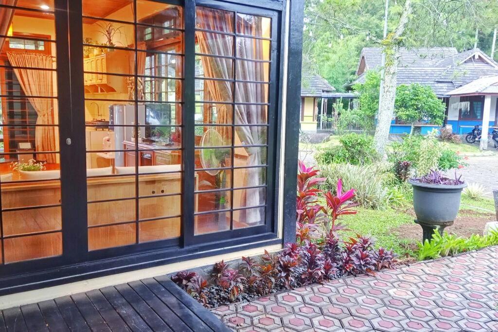 Designer Villa Tokyo Cianjur Buitenkant foto