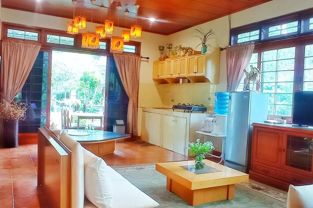 Designer Villa Tokyo Cianjur Buitenkant foto