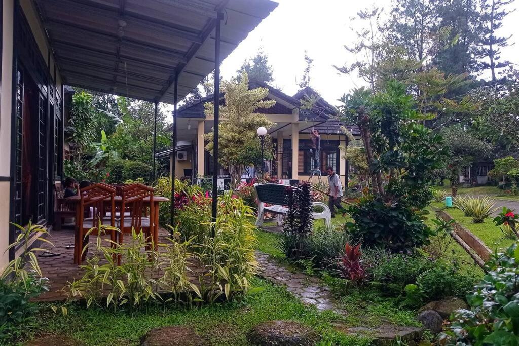 Designer Villa Tokyo Cianjur Buitenkant foto