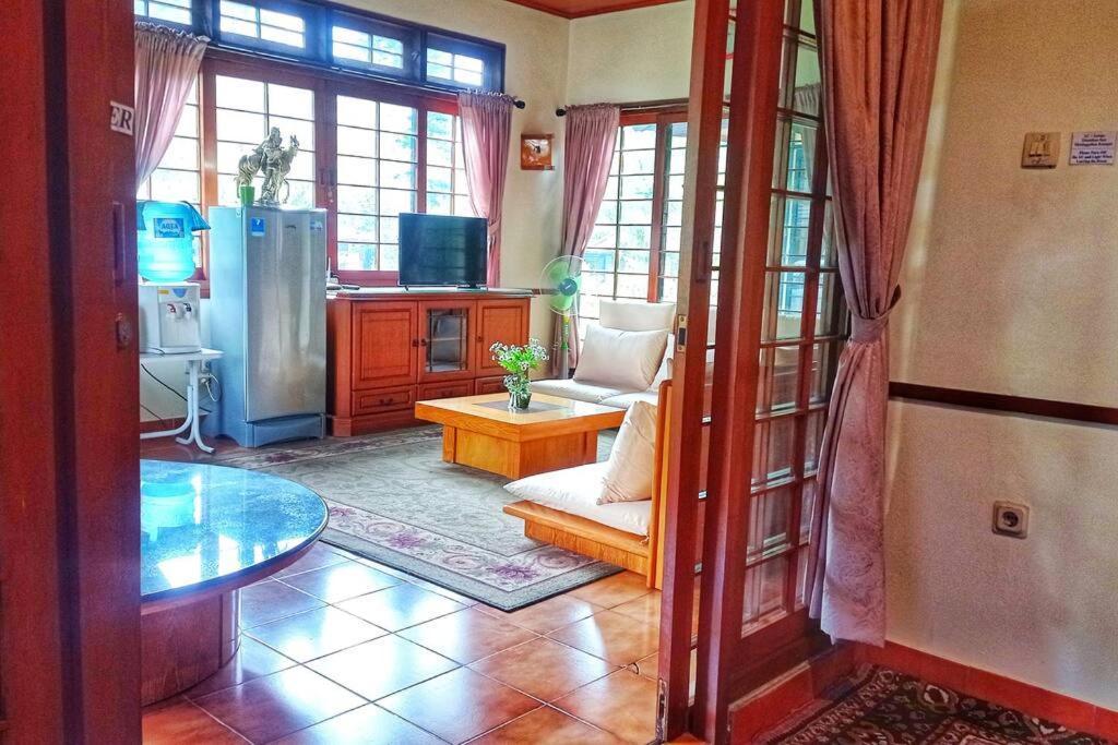 Designer Villa Tokyo Cianjur Buitenkant foto